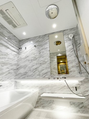 オーバーヘッドシャワーで快適お風呂タイム♪ オーバーヘッドシャワーで快適お風呂タイム♪